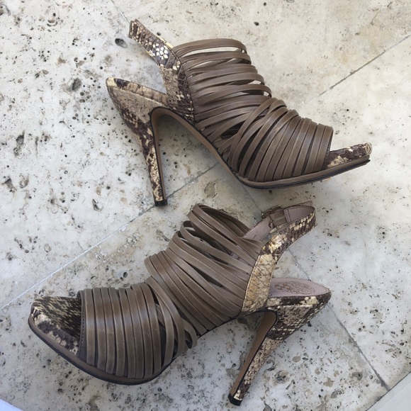 Vince Camuto Python detailed strait heels - Picture 4 of 6